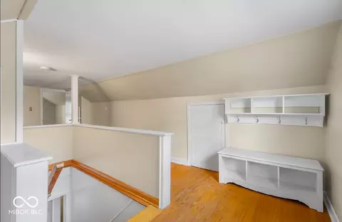 Entry Way - 708 E 400 S, Columbus, IN 47201 photo 2 of 2