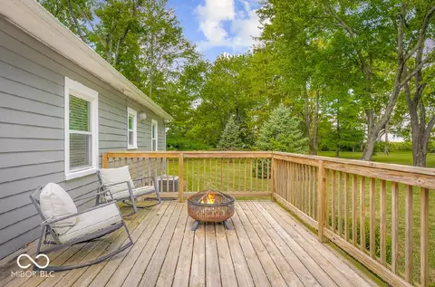 Exterior - 708 E 400 S, Columbus, IN 47201 photo 8 of 15