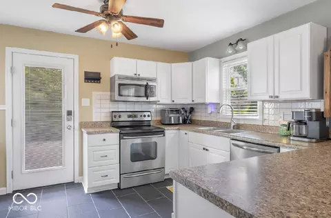 Kitchen - 708 E 400 S, Columbus, IN 47201 photo 1 of 6