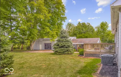 Exterior - 708 E 400 S, Columbus, IN 47201 photo 10 of 15