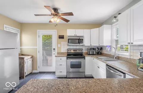 Kitchen - 708 E 400 S, Columbus, IN 47201 photo 2 of 6