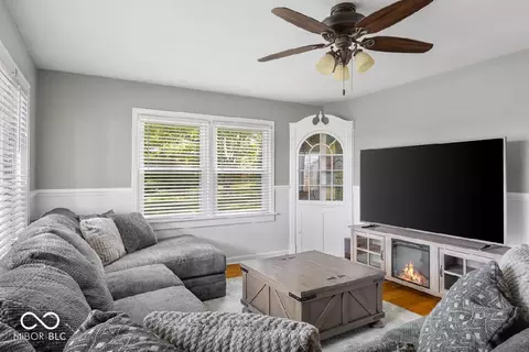 Living - 708 E 400 S, Columbus, IN 47201 photo 1 of 2