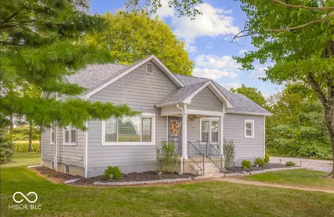 Exterior - 708 E 400 S, Columbus, IN 47201 photo 2 of 15
