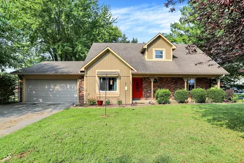 1490 Hillside Dr, Franklin, IN 46131