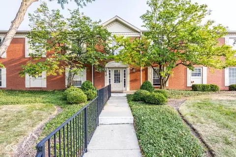 7370 Lions Head Dr #B, Indianapolis, IN 46260