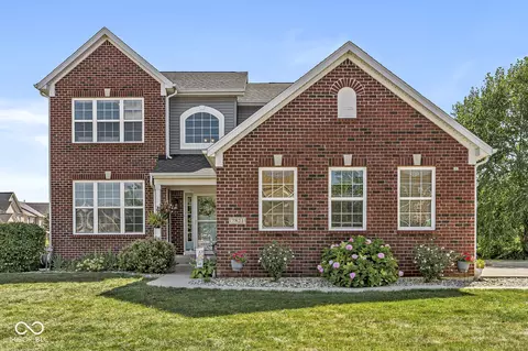 7821 Wedgetail Dr, Zionsville, IN 46077