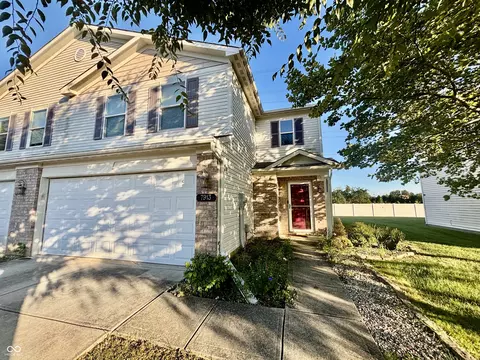 7913 Wildwood Farms Ln, Indianapolis, IN 46239
