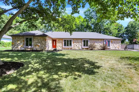 10913 Pleasantview Dr, Carmel, IN 46033