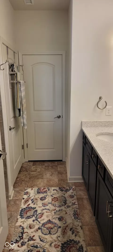 Bath - 4864 Lilac Dr, Plainfield, IN 46168 photo 2 of 7