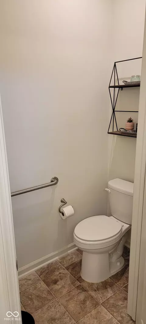 Bath - 4864 Lilac Dr, Plainfield, IN 46168 photo 5 of 7