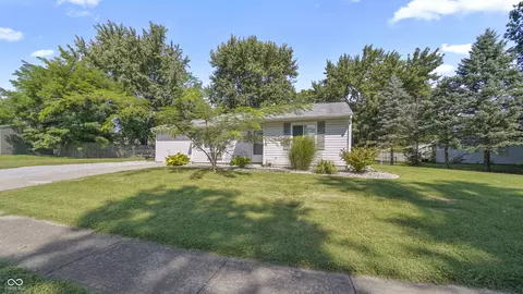 5620 Knoxville Dr, Indianapolis, IN 46221