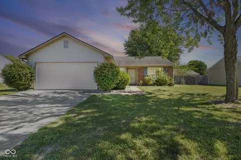 39 Meadow Creek East Blvd, Whiteland, IN 46184