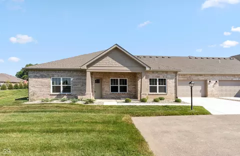 2327 Saddle Dr, Shelbyville, IN 46176