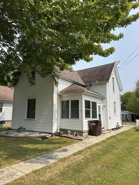 26 Henry St, Batesville, IN 47006