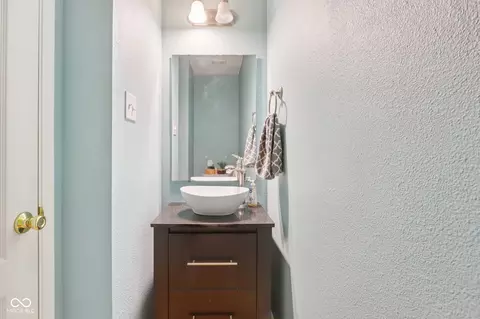 Bath - 9648 W Lantern Ln, Pendleton, IN 46064 photo 1 of 4