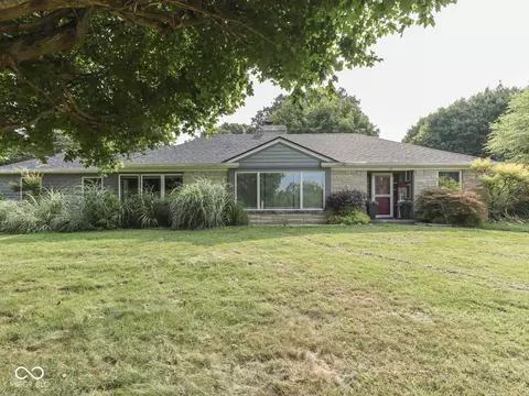520 N Valley Ln W, Greenwood, IN 46142