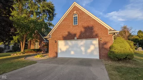661 Woodview Dr, Whiteland, IN 46184