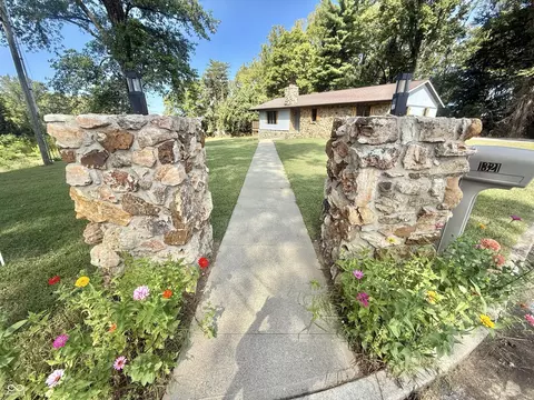 1321 Lakeview Dr, Brownstown, IN 47220