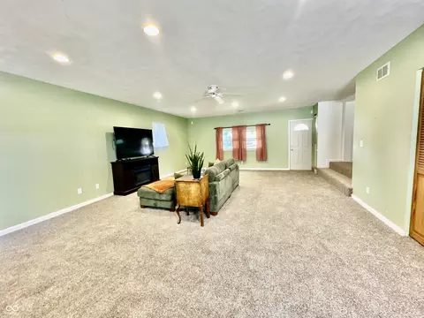 Living - 1201 4th St, Covington, IN 47932 photo 3 of 3