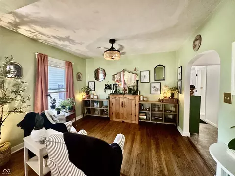 Living - 1201 4th St, Covington, IN 47932 photo 1 of 3