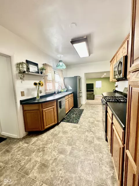 Kitchen - 1201 4th St, Covington, IN 47932 photo 2 of 3