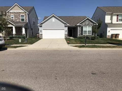 2596 Creek Bank Dr, Columbus, IN 47201