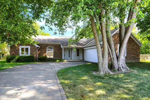 11662 Gulfstream Dr, Fishers, IN 46037