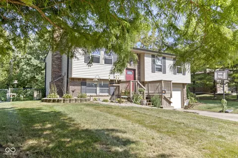 583 Shady Creek Dr, Greenwood, IN 46142