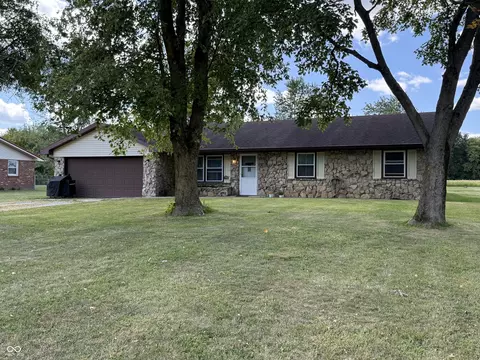12145 N Everett Dr, Alexandria, IN 46001