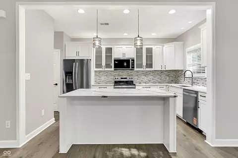Kitchen - 9749 Herons Cv, Indianapolis, IN 46280 photo 2 of 5