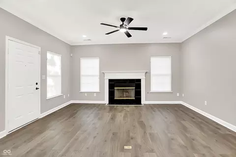Living - 9749 Herons Cv, Indianapolis, IN 46280 photo 5 of 7