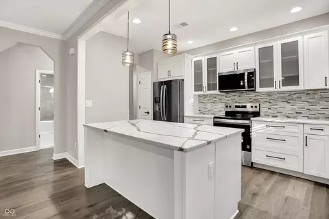 Kitchen - 9749 Herons Cv, Indianapolis, IN 46280 photo 3 of 5
