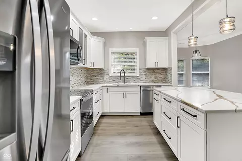 Kitchen - 9749 Herons Cv, Indianapolis, IN 46280 photo 5 of 5