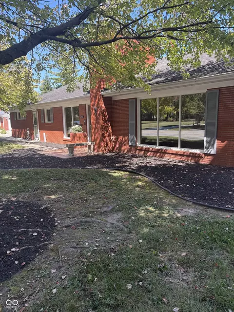 1921 Washington St, Columbus, IN 47201