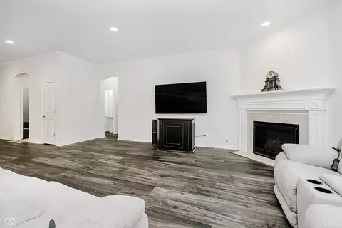 10994 Edgewood Dr, Fishers, IN 46040 photo 12