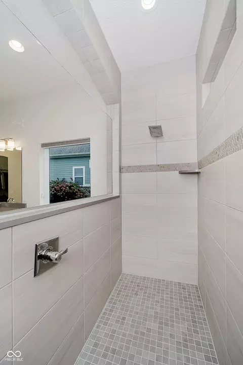 10994 Edgewood Dr, Fishers, IN 46040 photo 25
