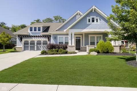 10994 Edgewood Dr, Fishers, IN 46040