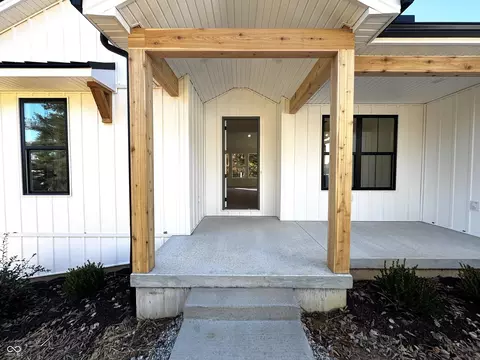 1120 Terrace Lake Rd, Columbus, IN 47201