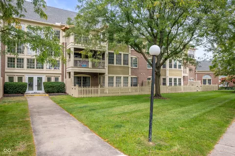 7601 Newport Bay Dr #303, Indianapolis, IN 46240