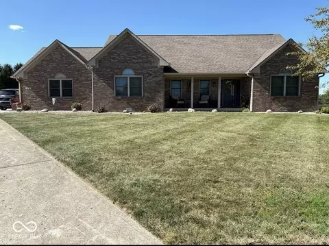 1376 S Honeysuckle Ct, Greenfield, IN 46140