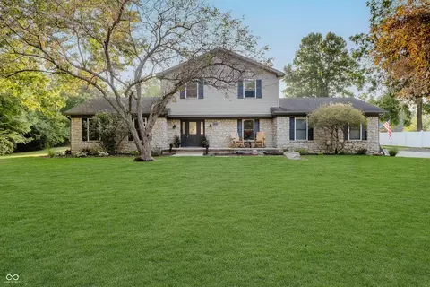 6410 S Overlook Dr, Daleville, IN 47334