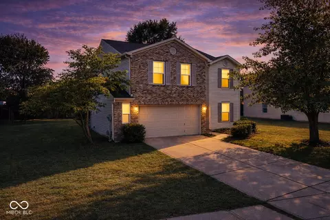 6911 Woodland Heights Dr, Avon, IN 46123