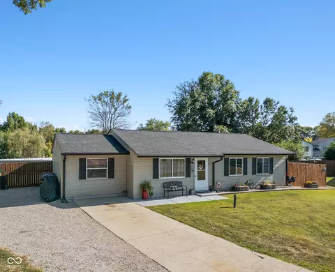 8437 N Sheffield Ct, Columbus, IN 47201