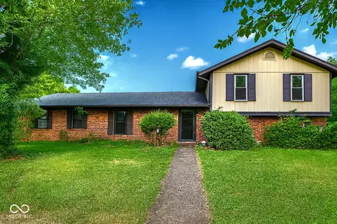8807 Powderhorn Ln, Indianapolis, IN 46256