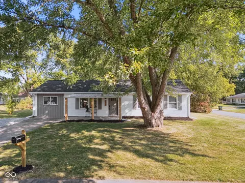 146 Hitchcock Dr, Hope, IN 47246