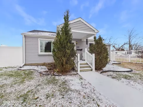 2415 N A St, Elwood, IN 46036