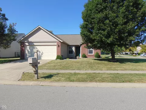 1195 Count Turf Ct, New Whiteland, IN 46184