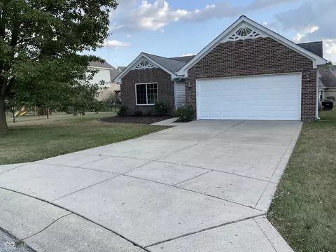 65 Dunn Ct, Trafalgar, IN 46181