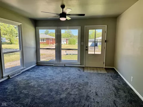 2822 Beech Dr, Columbus, IN 47203 photo 2