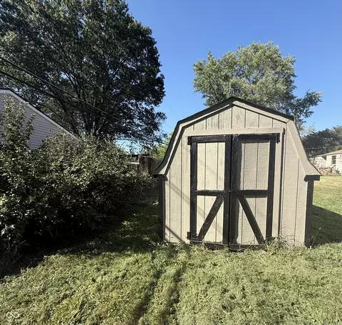 2822 Beech Dr, Columbus, IN 47203 photo 9